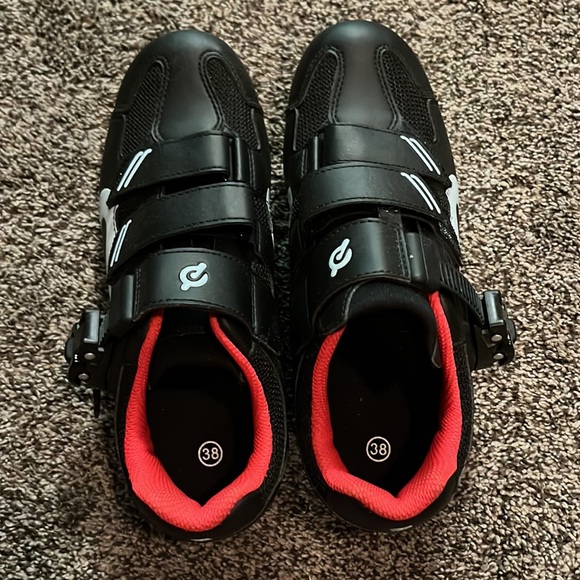 Peloton Cycling Shoes with cleats - Picture 3 of 4